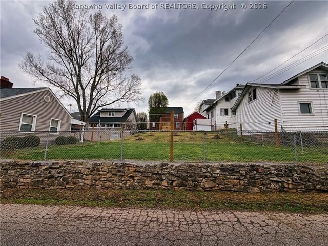 803 Maple Road, Charleston, WV 25302