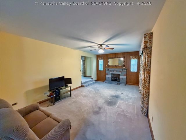 803 Maple Road, Charleston, WV 25302