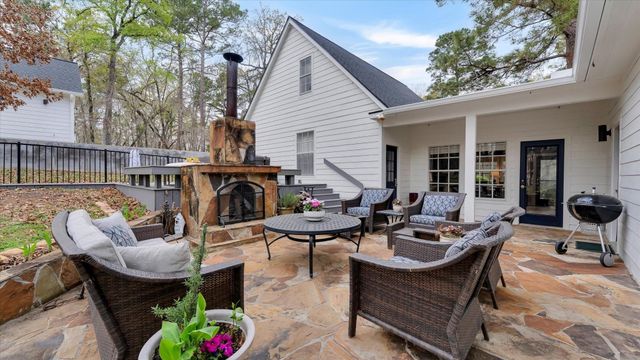 100 Lords Circle, Coldspring, TX 77331