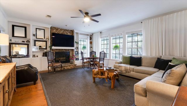 100 Lords Circle, Coldspring, TX 77331