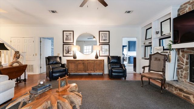 100 Lords Circle, Coldspring, TX 77331