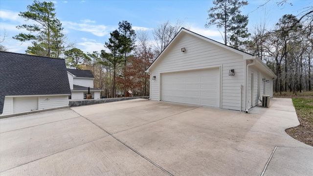 100 Lords Circle, Coldspring, TX 77331