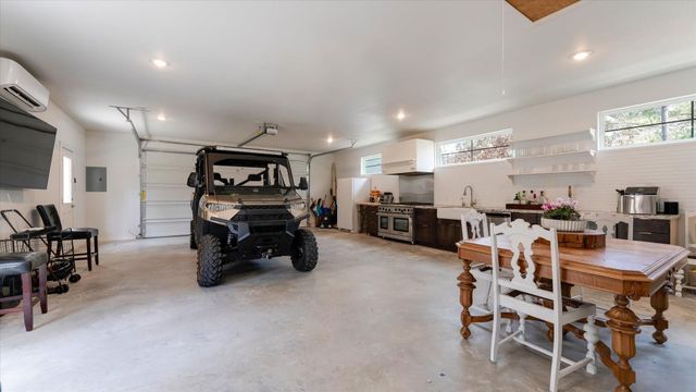 100 Lords Circle, Coldspring, TX 77331