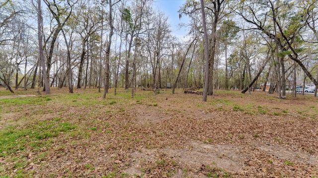 100 Lords Circle, Coldspring, TX 77331