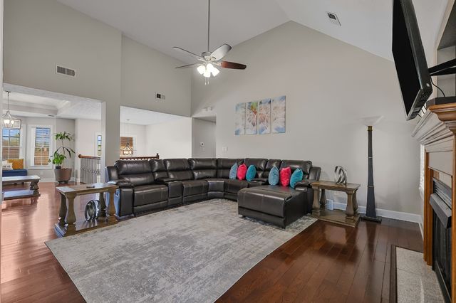 2235 Jasmine Dr, Clarksville, TN 37043