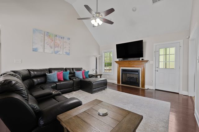 2235 Jasmine Dr, Clarksville, TN 37043