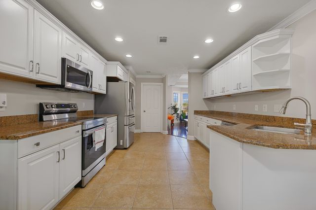 2235 Jasmine Dr, Clarksville, TN 37043