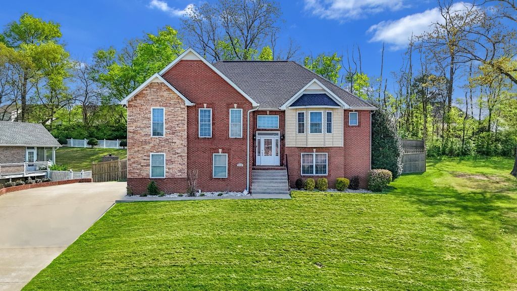 2235 Jasmine Dr, Clarksville, TN 37043