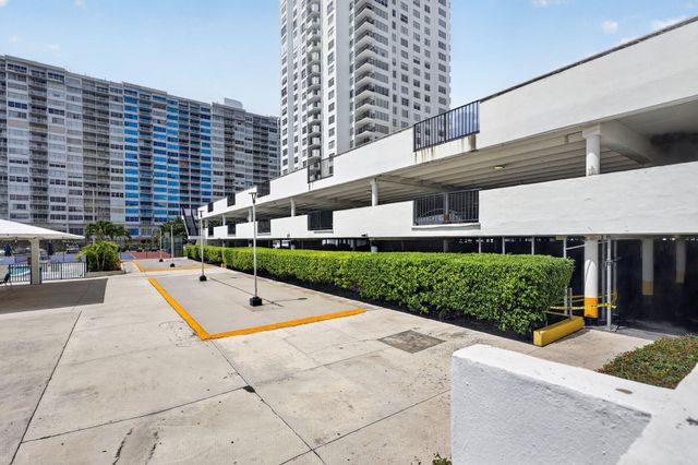 2780 NE 183RD Street 112, Aventura, FL 33160