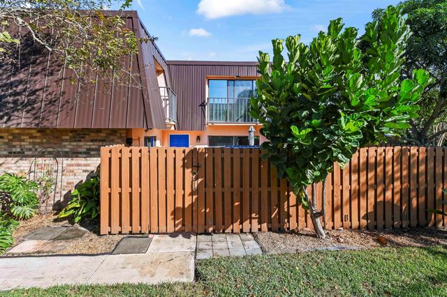 5708 SE Windsong Lane, Stuart, FL 34997