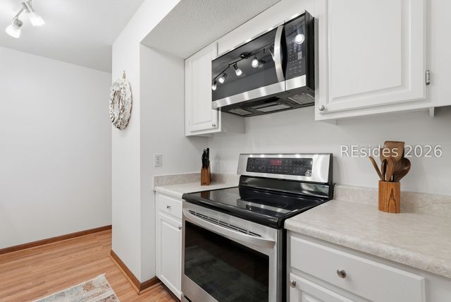 7 Woodbine Dr, Beaufort, SC 29907