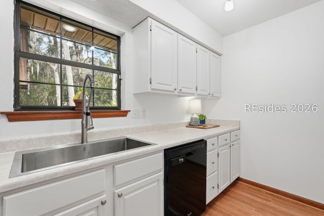 7 Woodbine Dr, Beaufort, SC 29907