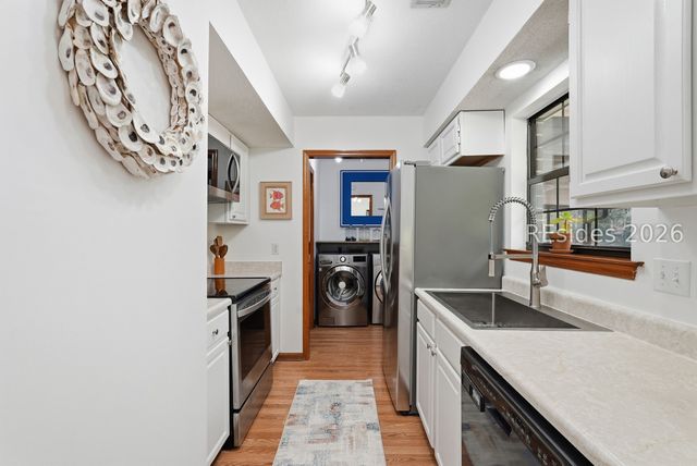 7 Woodbine Dr, Beaufort, SC 29907