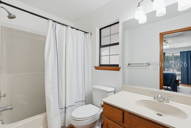 7 Woodbine Dr, Beaufort, SC 29907