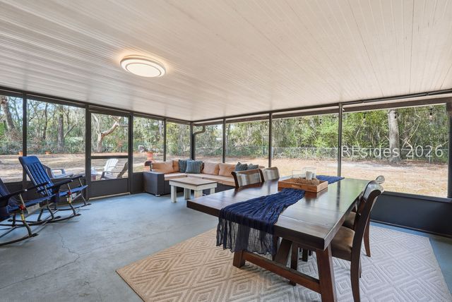 7 Woodbine Dr, Beaufort, SC 29907