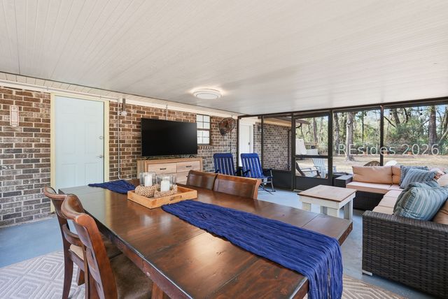 7 Woodbine Dr, Beaufort, SC 29907