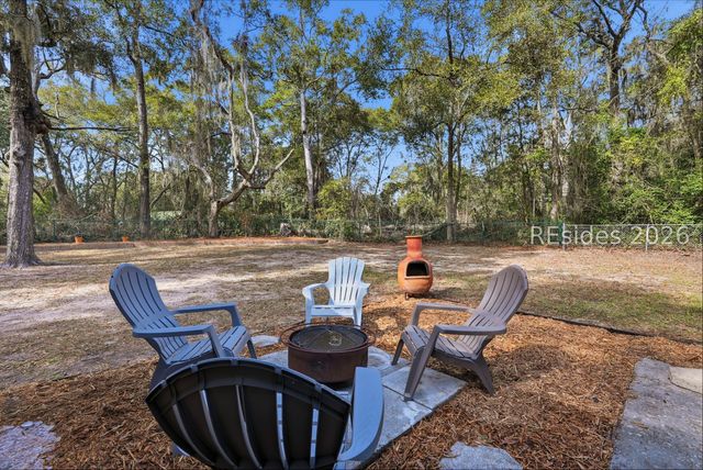 7 Woodbine Dr, Beaufort, SC 29907
