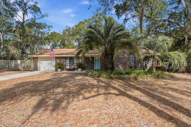 7 Woodbine Dr, Beaufort, SC 29907