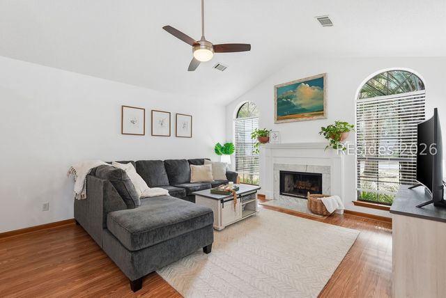 7 Woodbine Dr, Beaufort, SC 29907