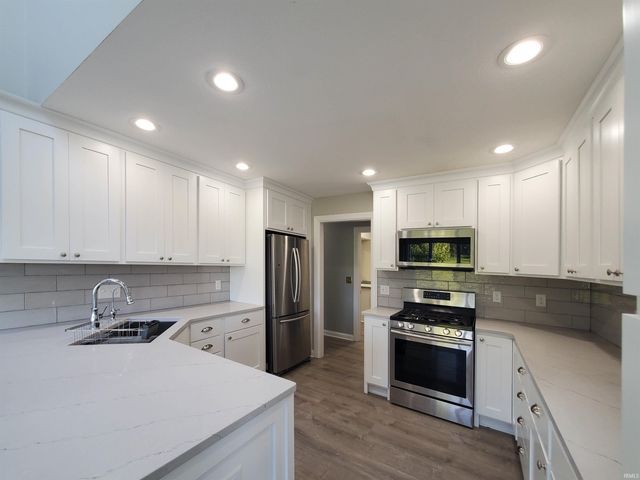 2911 Barry Knoll Way, Fort Wayne, IN 46845