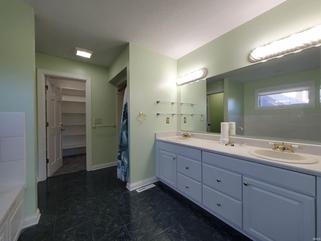 2911 Barry Knoll Way, Fort Wayne, IN 46845