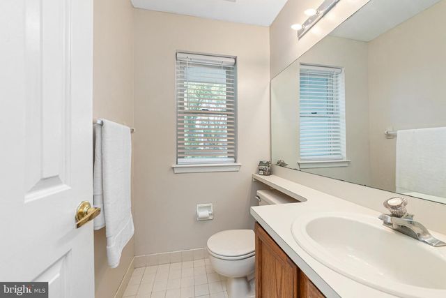 5 ZINNIA DR, Newtown, PA 18940