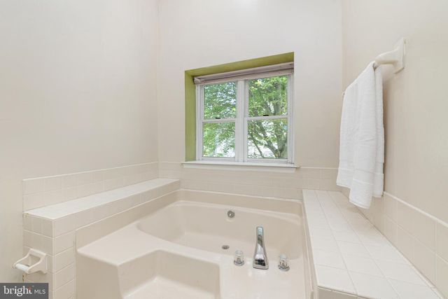 5 ZINNIA DR, Newtown, PA 18940