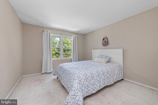 5 ZINNIA DR, Newtown, PA 18940