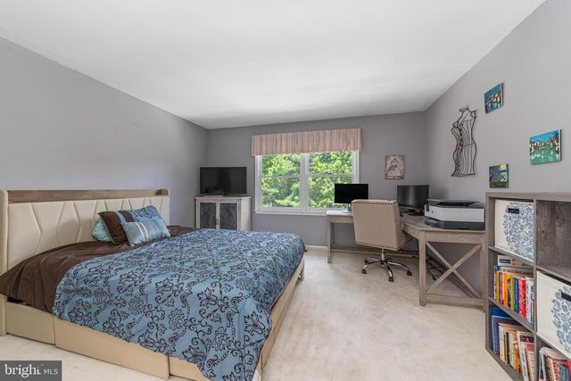5 ZINNIA DR, Newtown, PA 18940