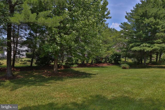 5 ZINNIA DR, Newtown, PA 18940