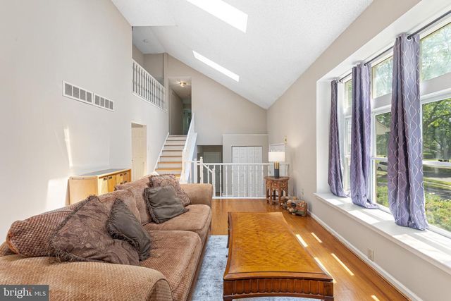 5 ZINNIA DR, Newtown, PA 18940