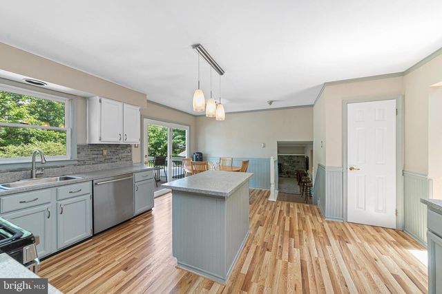 5 ZINNIA DR, Newtown, PA 18940