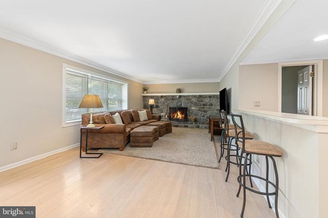 5 ZINNIA DR, Newtown, PA 18940