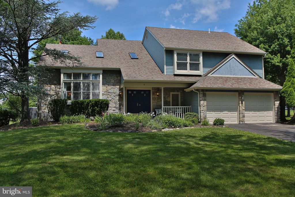 5 ZINNIA DR, Newtown, PA 18940