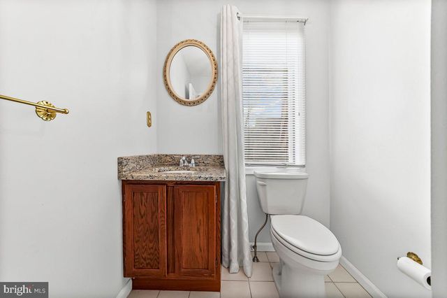 1112 MEWS LN, West Chester, PA 19382