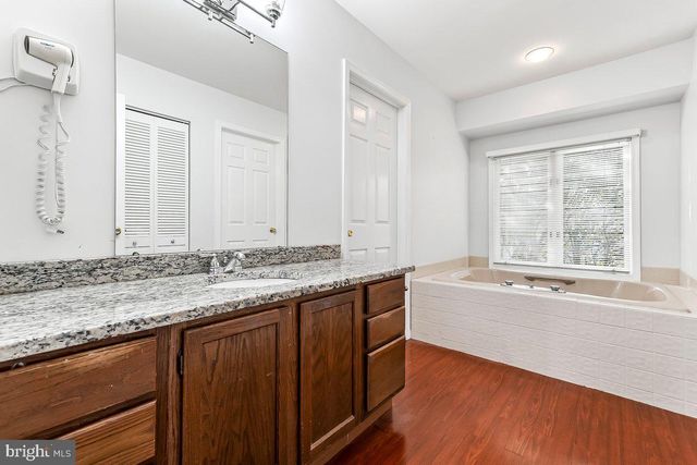 1112 MEWS LN, West Chester, PA 19382