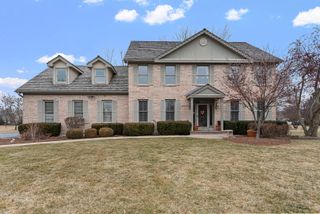 18024 W Pond Ridge Circle, Gurnee, IL 60031