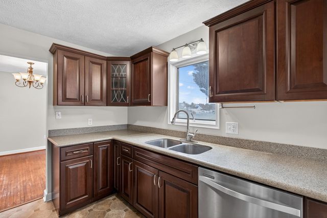 106 SHENANDOAH AVE, Shenandoah, VA 22849