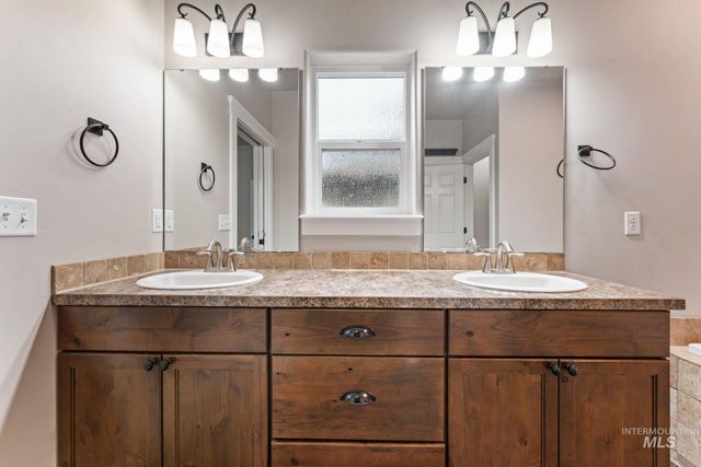 2221 Canyon Trail Way, Twin Falls, ID 83301