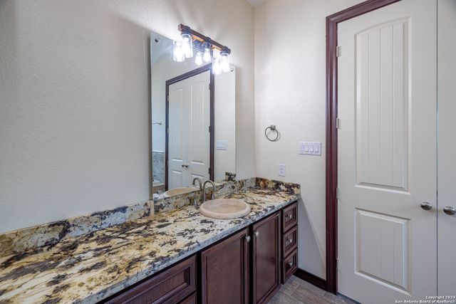 86 Hannah Ln, Boerne, TX 78006
