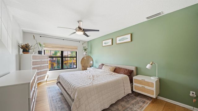 24 Hannah Cole Dr, St Augustine, FL 32080