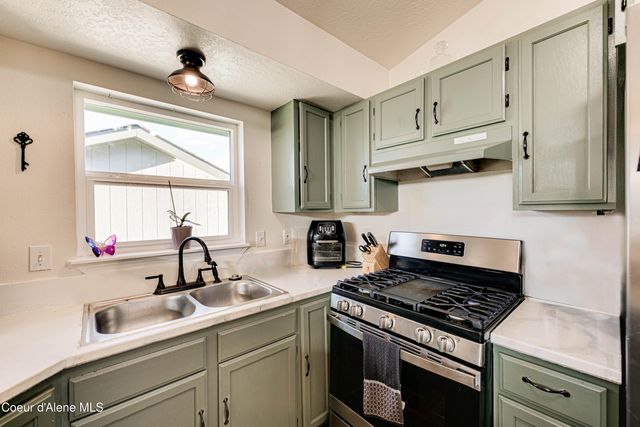 1680 N FOXGLOVE LN, Post Falls, ID 83854