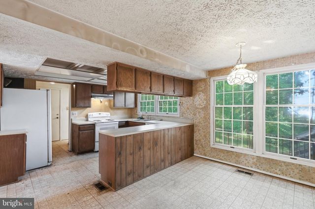 9812 SUMMERDAY DR, Burke, VA 22015