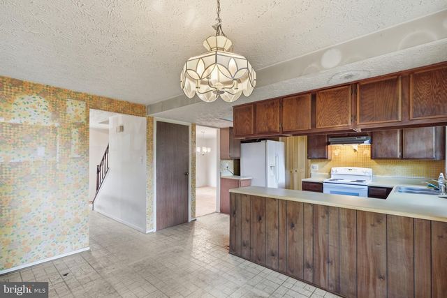 9812 SUMMERDAY DR, Burke, VA 22015