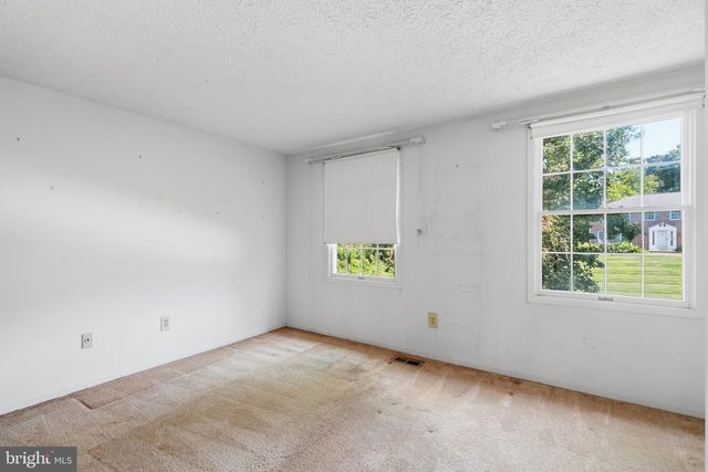9812 SUMMERDAY DR, Burke, VA 22015