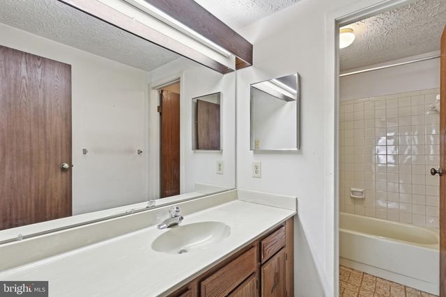 9812 SUMMERDAY DR, Burke, VA 22015