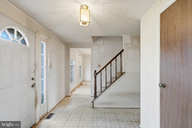 9812 SUMMERDAY DR, Burke, VA 22015