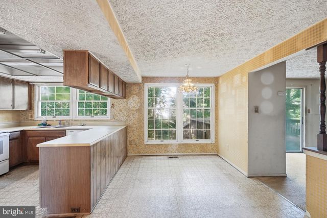 9812 SUMMERDAY DR, Burke, VA 22015