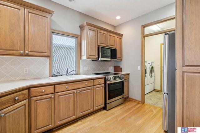 1621 Old Farm Road, Lincoln, NE 68512