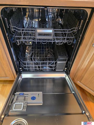 1621 Old Farm Road, Lincoln, NE 68512